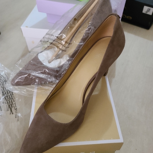 Micheal kors  color taupe - Picture 3 of 9